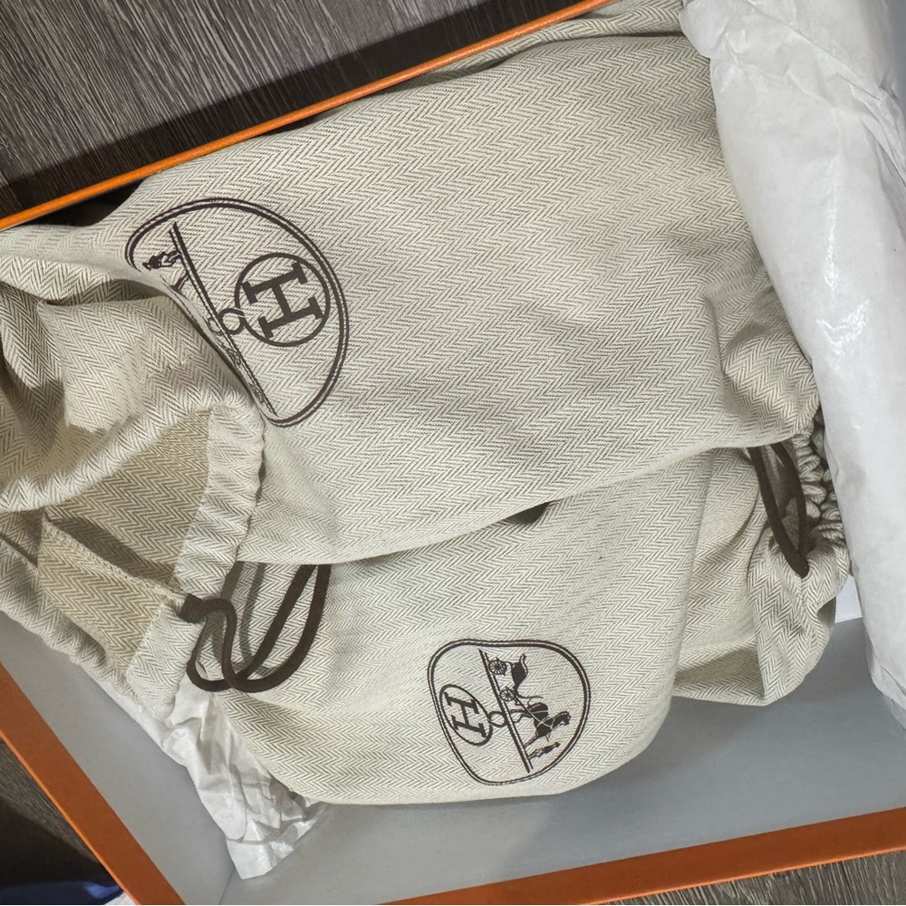 New) Hermes Chypre Cream Shearling Sandals - Picture 2 of 10